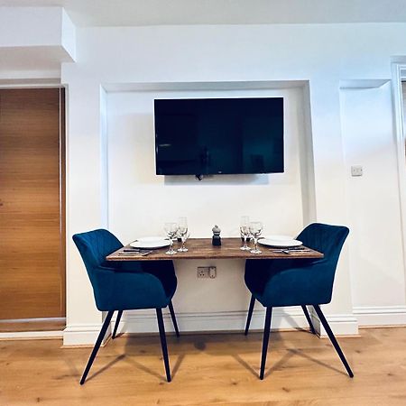 Private 2 Bed Guest House - Van Parking, M25 & A1 Connections Поттерс Бар Экстерьер фото