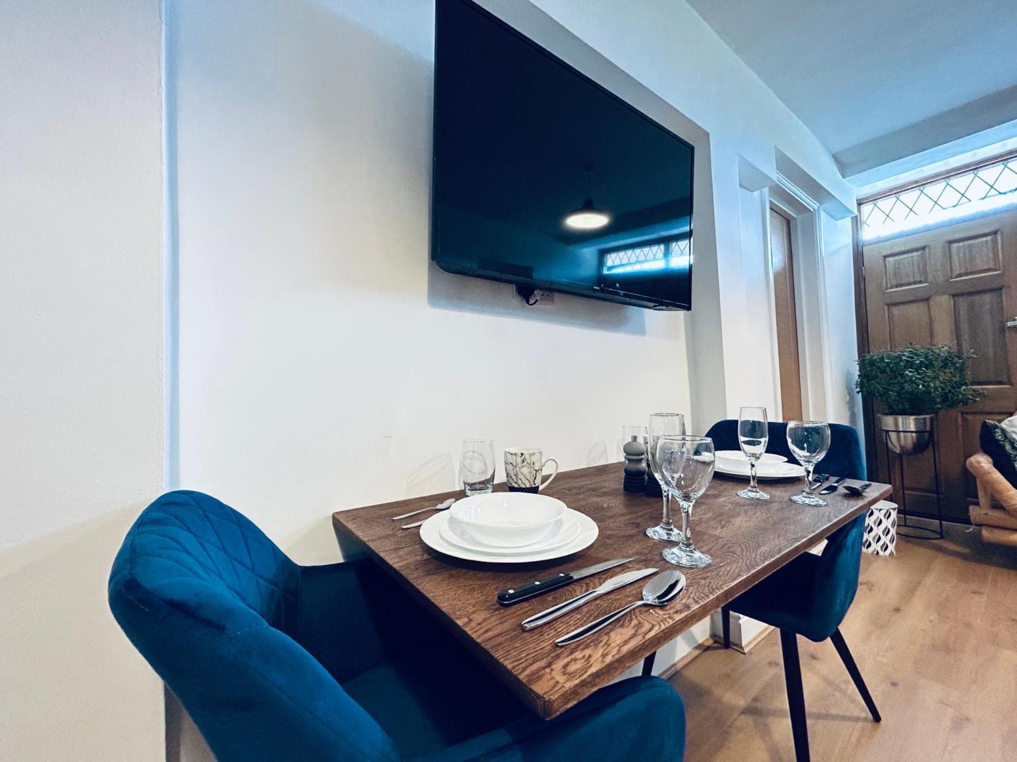 Private 2 Bed Guest House - Van Parking, M25 & A1 Connections Поттерс Бар Экстерьер фото