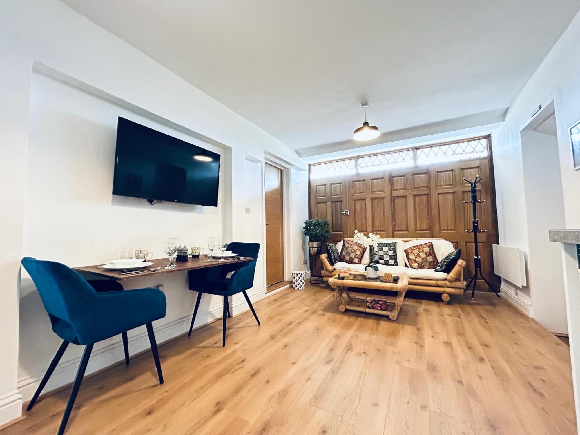 Private 2 Bed Guest House - Van Parking, M25 & A1 Connections Поттерс Бар Экстерьер фото